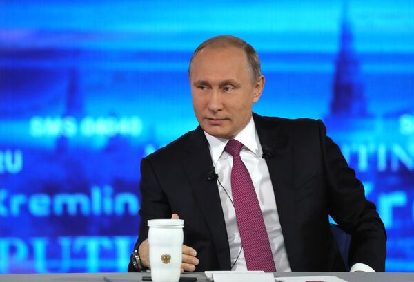 Прямая линия с президентом РФ В. Путиным Прямая линия с президентом РФ В. Путиным - Sputnik Таджикистан