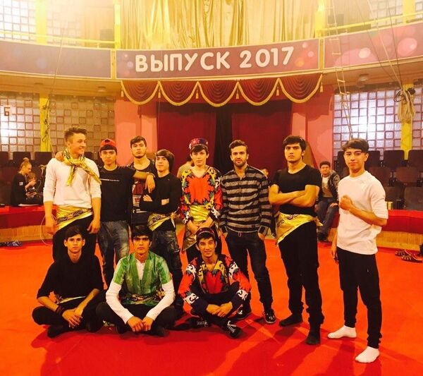 Ҷавонони тоҷик дар мактаби сирки Маскав Ҷавонони тоҷик дар мактаби сирки Маскав - Sputnik Тоҷикистон