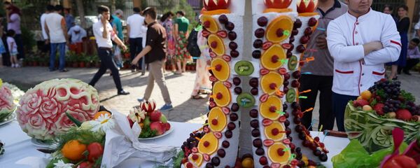 Ежегодный фестиваль цветов прошел в Худжанде Ежегодный фестиваль цветов прошел в Худжанде - Sputnik Таджикистан