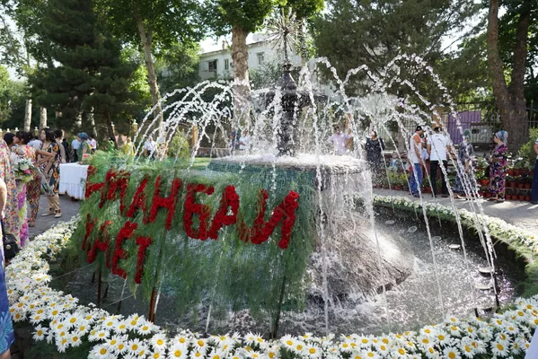 Фестивали гулҳоро ҳамасола Ҳукумати Хуҷанд ташкил мекунад Фестивали гулҳоро ҳамасола Ҳукумати Хуҷанд ташкил мекунад - Sputnik Тоҷикистон