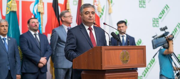 Заместитель председателя Согдийской области Анвар Якуби на церемонии открытия выставки-ярмарки Сугд-2017 - Sputnik Таджикистан