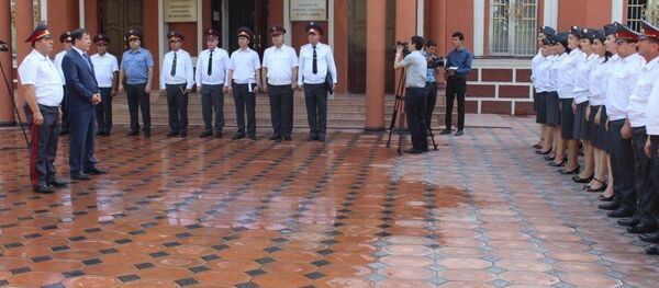 Министр обороны Таджикистана на встрече с курсантами - Sputnik Тоҷикистон