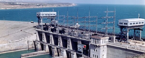Кайраккумская ГЭС Дружба народов, архивное фото - Sputnik Тоҷикистон