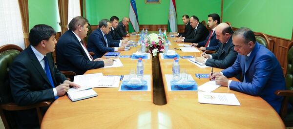 Встреча узбекской правительственной организацией с Рустамом Эмомали - Sputnik Тоҷикистон