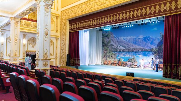 Худжандский музыкально-драматический театр им. Камола Худжанди, бывший им. А.С. Пушкина, архивное фото - Sputnik Тоҷикистон