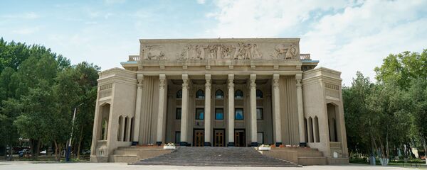 Худжандский музыкально-драматический театр им. Камола Худжанди, бывший им. А.С. Пушкина, архивное фото - Sputnik Таджикистан