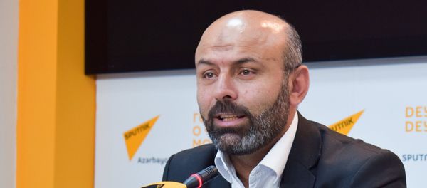 Теолог Гаджи Адиль Гусейнов Теолог Гаджи Адиль Гусейнов - Sputnik Таджикистан