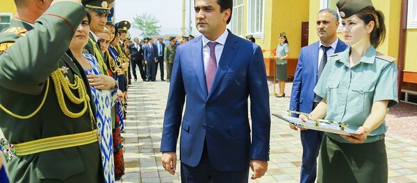 Раиси шаҳри Душанбе ҳини ифтитоҳи бинои истиқоматӣ Раиси шаҳри Душанбе ҳини ифтитоҳи бинои истиқоматӣ - Sputnik Тоҷикистон