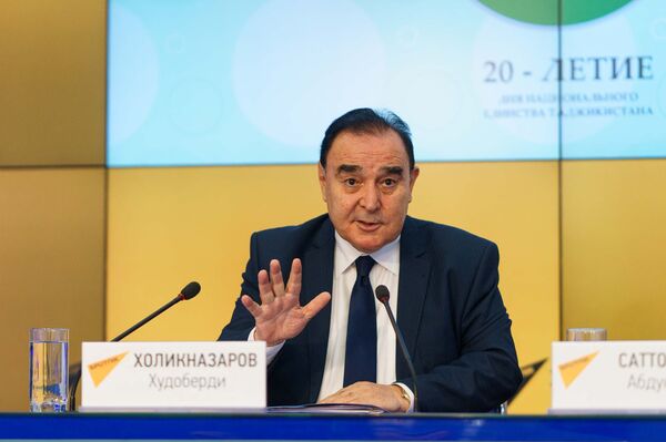 Глава центра стратегических исследований Таджикистана бывший министр иностранных дел Холикназаров Худоберди - Sputnik Таджикистан