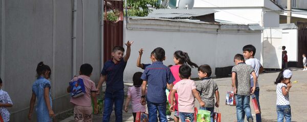 Священный праздник Ид аль-Фитр: как в Душанбе отметили Иди Рамазон Священный праздник Ид аль-Фитр: как в Душанбе отметили Иди Рамазон - Sputnik Таджикистан