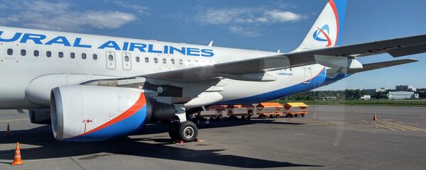 Самолет авиакомпании Уральские авиалинии, архивное фото - Sputnik Тоҷикистон