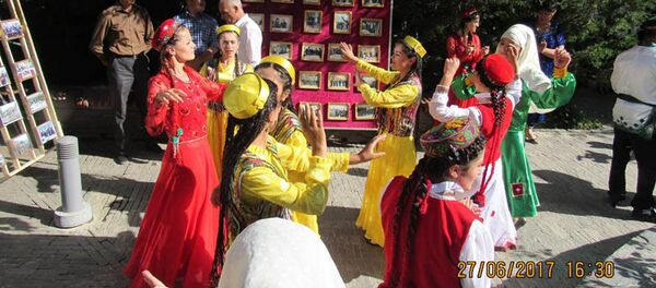 Праздник - День национального единства в городе Хароге, архивное фото Праздник - День национального единства в городе Хароге, архивное фото - Sputnik Таджикистан