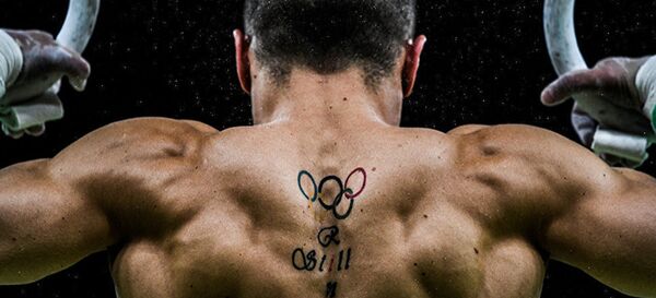 Серия работ На кончиках пальцев фотографа Алексея Филиппова. На снимке: греческий спортсмен Элефтериос Петруниас на разминке перед выполнением упражнений на кольцах на соревнованиях по спортивной гимнастике среди мужчин на XXXI летних Олимпийских играх. Серия работ На кончиках пальцев фотографа Алексея Филиппова. На снимке: греческий спортсмен Элефтериос Петруниас на разминке перед выполнением упражнений на кольцах на соревнованиях по спортивной гимнастике среди мужчин на XXXI летних Олимпийских играх. - Sputnik Таджикистан