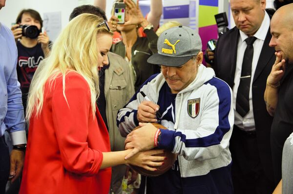 Диего Марадона Диего Марадона - Sputnik Таджикистан