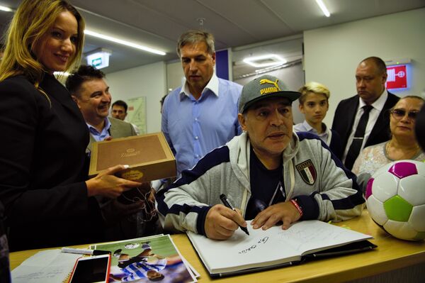 Диего Марадона Диего Марадона - Sputnik Таджикистан