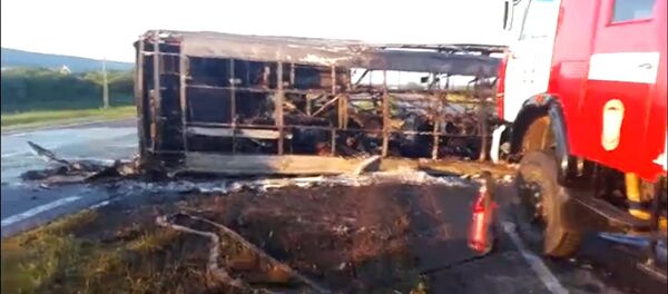 Пассажирский автобус столкнулся с КамАЗом в Татарстане. Кадры с места ДТП - Sputnik Таджикистан