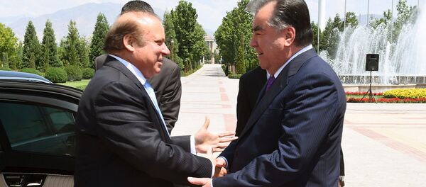 Эмомали Рахмон и Наваз Шариф Эмомали Рахмон и Наваз Шариф - Sputnik Таджикистан