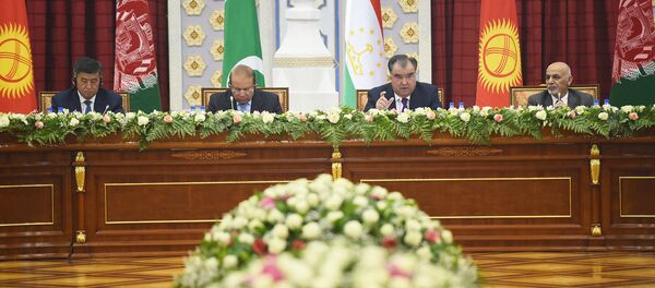 Суханронии Эмомалӣ раҳмон дар дар мулоқоти Сарони давлатҳо ва ҳукуматҳои кишварҳои иштирокчии тарҳи CASA - 1000 - Sputnik Тоҷикистон