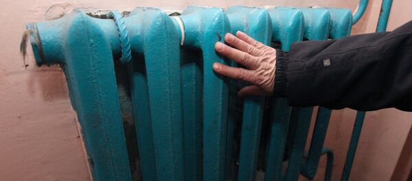 Батарея в подъезде жилого дома Батарея в подъезде жилого дома - Sputnik Тоҷикистон