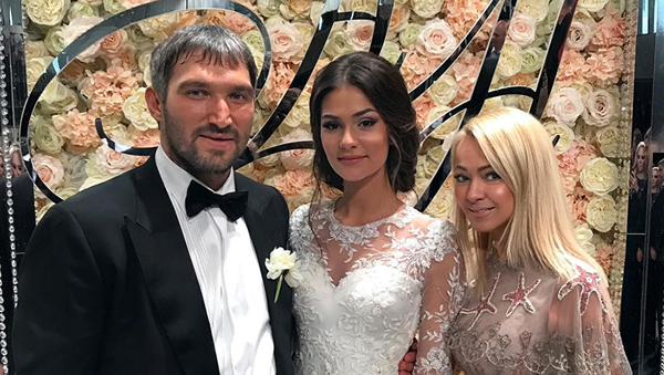 Хоккеист Александр Овечкин сыграл свадьбу с Анастасией Шубской - Sputnik Таджикистан
