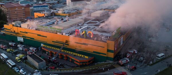 Пожар в ТЦ РИО в Москве Пожар в ТЦ РИО в Москве - Sputnik Таджикистан