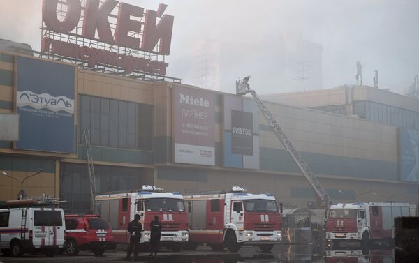 Пожар в ТЦ РИО в Москве - Sputnik Таджикистан