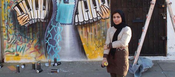 Художник Shamsia Hassani, архивное фото Художник Shamsia Hassani, архивное фото - Sputnik Таджикистан