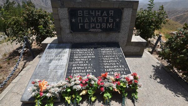 Монумент российским героям пограничникам в Таджикистане, архивное фото - Sputnik Таджикистан