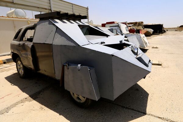 Модифицированные автомобили террористов ИГ в Мосуле Модифицированные автомобили террористов ИГ в Мосуле - Sputnik Таджикистан