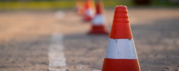 Дорожные сигнальные конусы, архивное фото - Sputnik Тоҷикистон