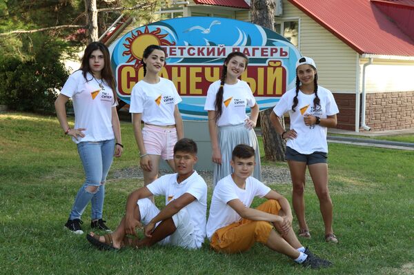 Участники Международного вокального конкурса Ты супер! во Всероссийском детском центре Орленок Участники Международного вокального конкурса Ты супер! во Всероссийском детском центре Орленок - Sputnik Таджикистан