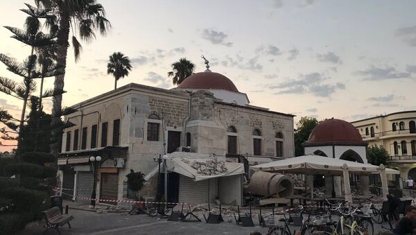 Пострадавшая от землетрясения в Греции мечеть - Sputnik Таджикистан