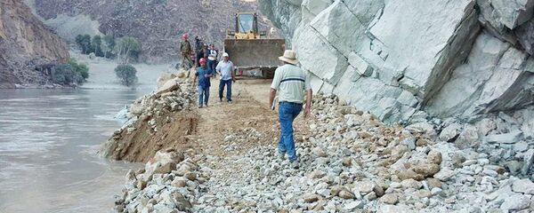 Восстановление дороги после оползня в Дарвазе, архивное фото Восстановление дороги после оползня в Дарвазе, архивное фото - Sputnik Таджикистан