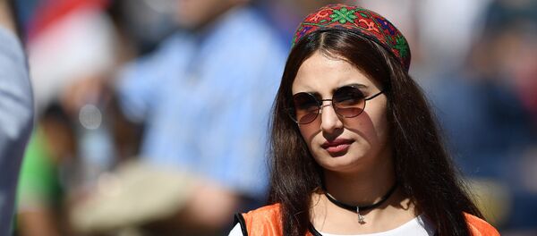 Волонтер на спартакиаде в честь алмазного юбилея Волонтер на спартакиаде в честь алмазного юбилея - Sputnik Таджикистан