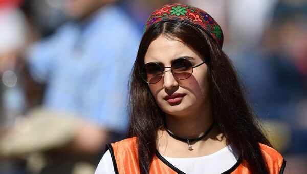 Волонтер на спартакиаде в честь алмазного юбилея - Sputnik Таджикистан