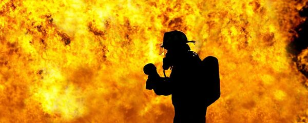 Пожарник, архивное фото - Sputnik Тоҷикистон