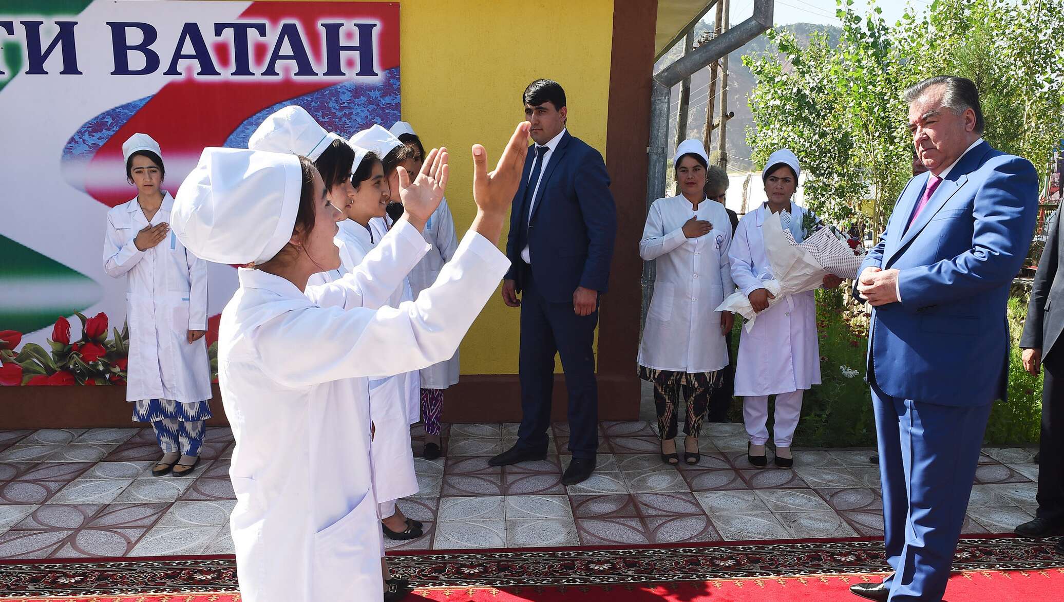 Таджикистан погода хатлонской области на 10 дней. Эмомали Рахмон в Хатлонском области. Эмомали Рахмон открыл роддом. Кубодиён Таджикистан больница. Эмомали Рахмон в Куляб.
