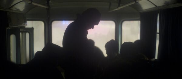 Люди в автобусе, архивное фото - Sputnik Тоҷикистон