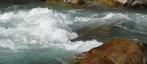 Река Варзоб в Таджикистане, архивное фото - Sputnik Тоҷикистон