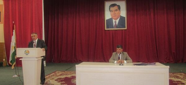 Шодихон Ҷамшед бо ношони Роҳсози фахрӣ сарфароз шуд - Sputnik Тоҷикистон