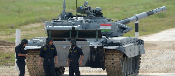 Церемония открытия Армейских международных игр АрМИ-2017, таджикские танкисты - Sputnik Таджикистан