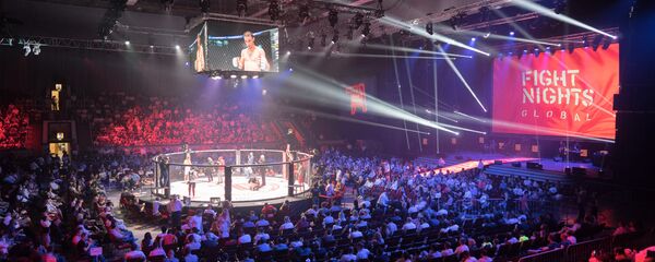 Зал со зрителями на Fight Nights Global Global 71, архивное фото - Sputnik Тоҷикистон