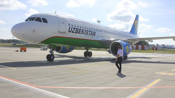 Самолет узбекских авиалиний, архивное фото - Sputnik Таджикистан