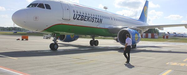 Самолет узбекских авиалиний, архивное фото - Sputnik Таджикистан