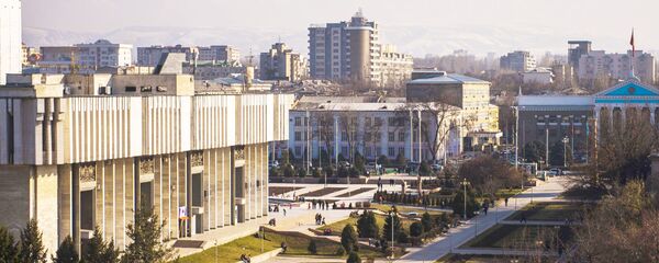 Аллея молодежи и панарамный вид на город Бишкек - Sputnik Тоҷикистон