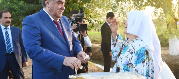 Сафари кории Эмомалӣ Раҳмон ба ноҳияҳои Қубодиён ва Шаҳритус - Sputnik Тоҷикистон