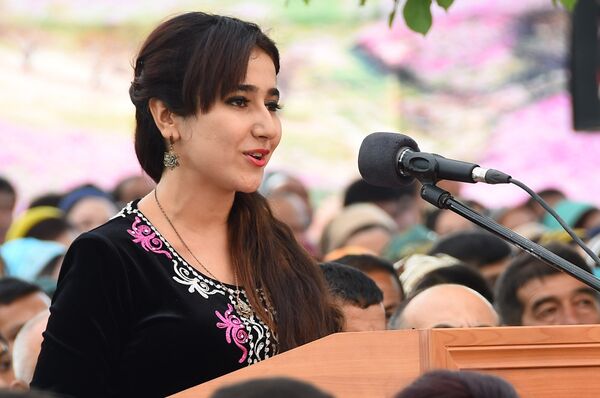 Аз ҷараёни мулоқоти Эмомалӣ Раҳмон бо фаъолони ноҳияи Қубодиён ва Шаҳритус Аз ҷараёни мулоқоти Эмомалӣ Раҳмон бо фаъолони ноҳияи Қубодиён ва Шаҳритус - Sputnik Тоҷикистон