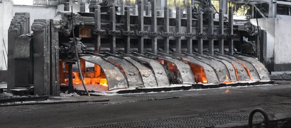 Производство алюминия на Таджикском алюминиевом заводе Производство алюминия на Таджикском алюминиевом заводе - Sputnik Таджикистан