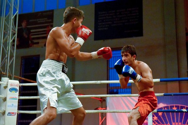 Оятулло Якубов и Билол Холов на боксерском турнире Таджикистан vs Узбекистан - Sputnik Таджикистан