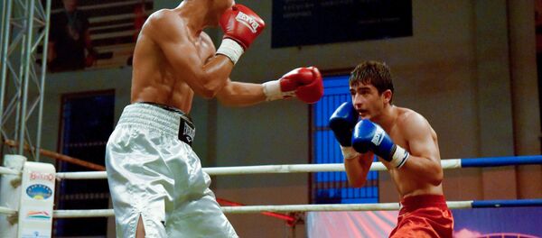 Оятулло Якубов и Билол Холов на боксерском турнире Таджикистан vs Узбекистан Оятулло Якубов и Билол Холов на боксерском турнире Таджикистан vs Узбекистан - Sputnik Таджикистан